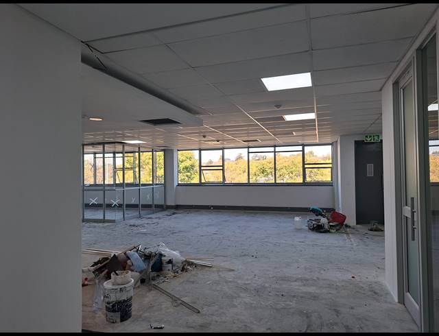 665M² OFFICE TO LET IN MAGALIESSIG